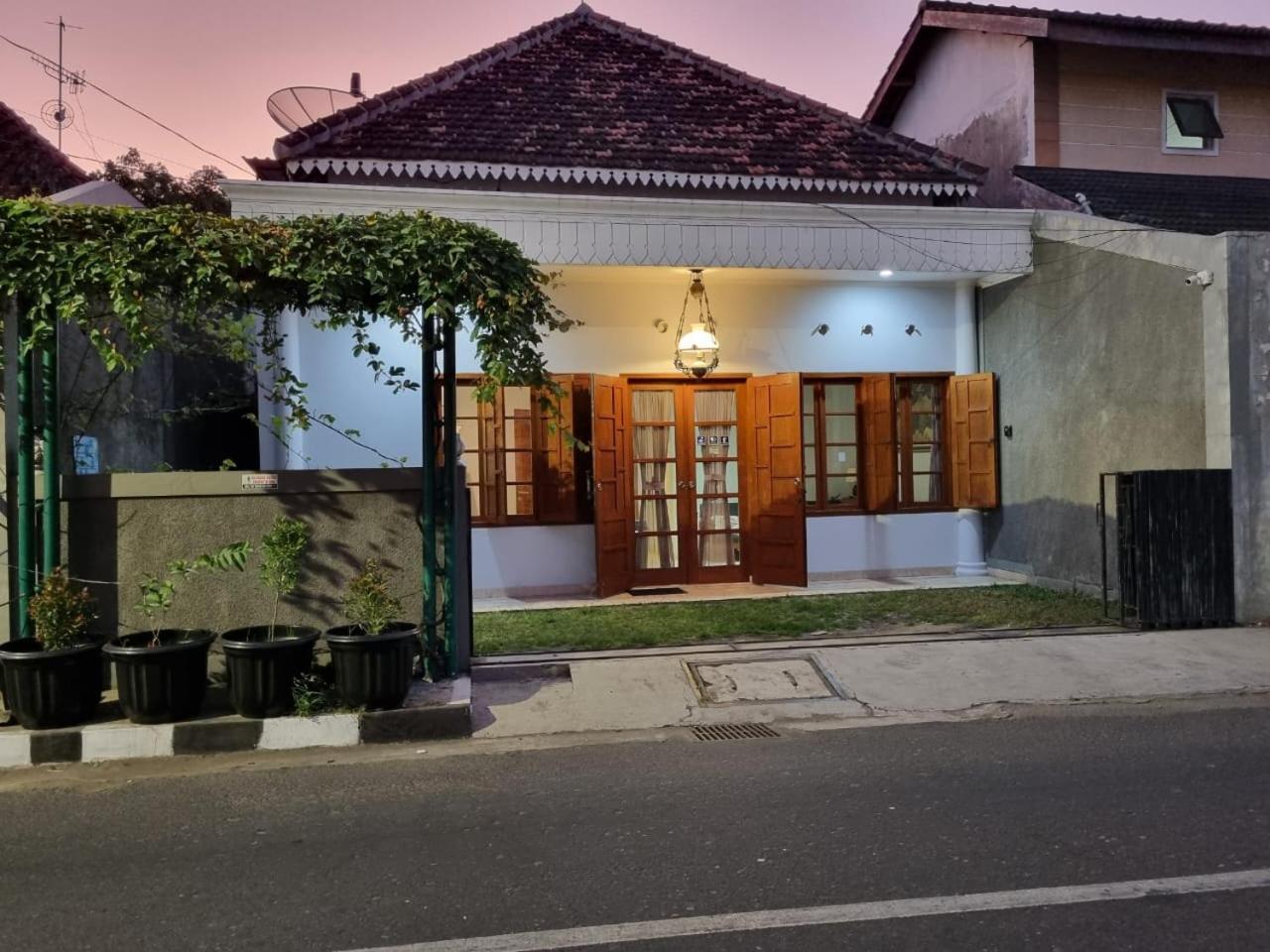 House Of Kadipaten Yogyakarta Extérieur photo
